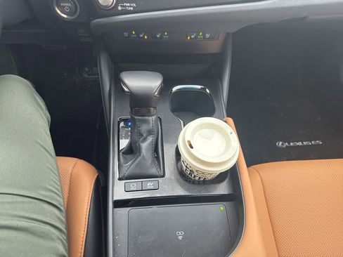 Used 2025 Lexus ES 300h w/ Premium Package image 4