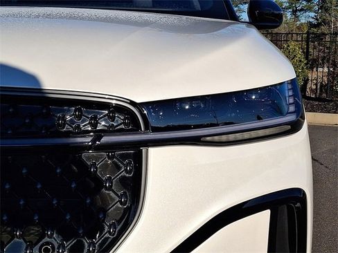 Used 2025 Lincoln Nautilus Reserve image 9