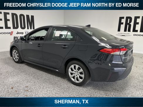 Used 2025 Toyota Corolla LE image 5