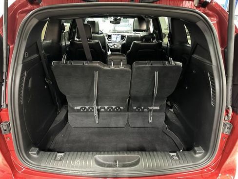 Used 2025 Chrysler Pacifica Limited image 25
