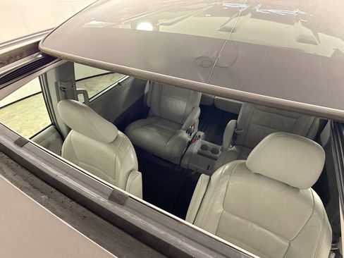 Used 2015 Toyota Sienna XLE w/ XLE Navigation Package FWD image 28