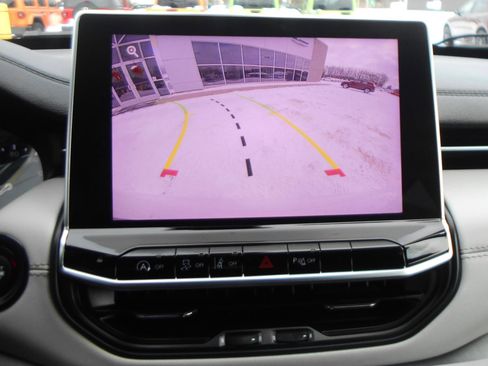 Certified 2024 Jeep Compass Limited image 8