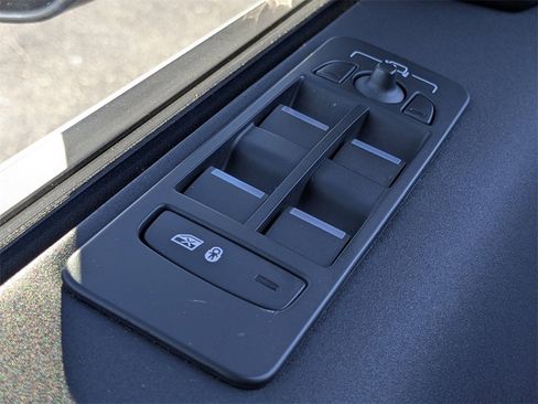 Used 2025 Land Rover Discovery Sport S image 21