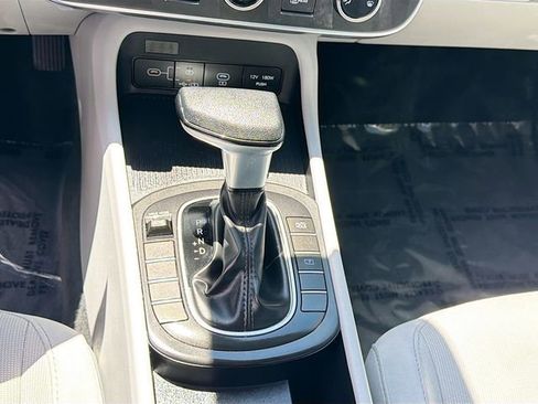 Certified 2025 Hyundai Kona SE FWD image 16