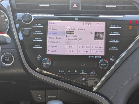 Used 2018 Toyota Camry XSE image 17