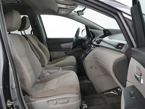 Used 2016 Honda Odyssey SE image 11