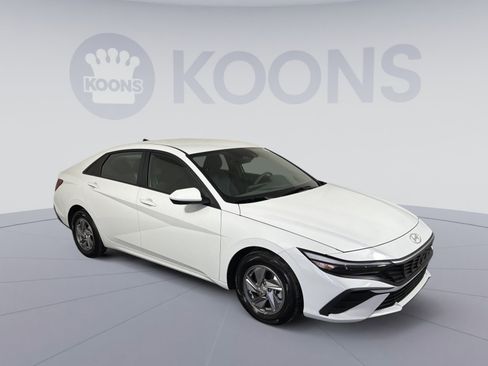 Used 2024 Hyundai Elantra SE image 10