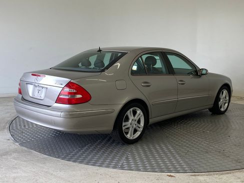 Used 2005 Mercedes-Benz E 500 4MATIC Sedan image 8