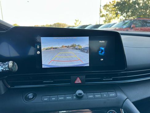 Used 2025 Hyundai Elantra SEL image 20