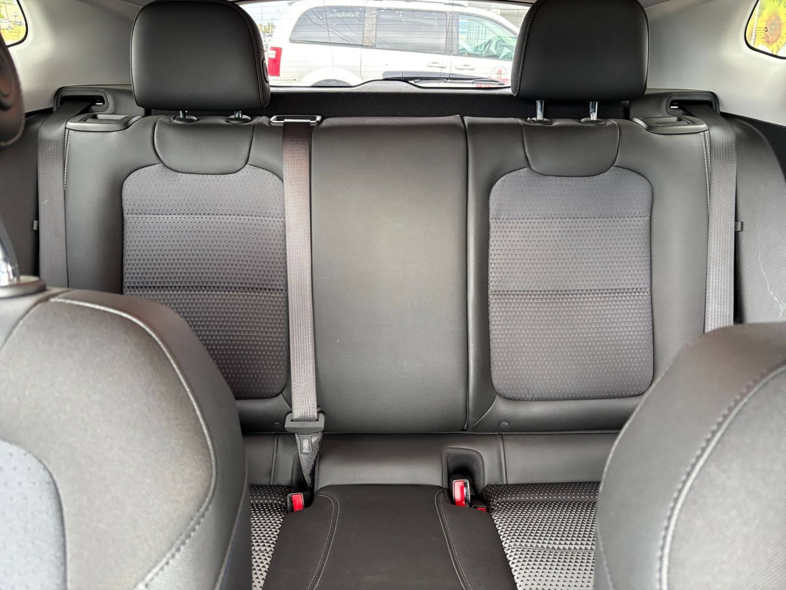 Used 2025 Chevrolet Trax LT w/ LT Convenience Package FWD image 36