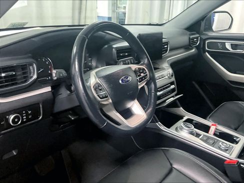 Used 2023 Ford Explorer XLT w/ Equipment Group 202A image 7