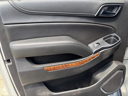 Used 2020 Chevrolet Suburban Premier image 16