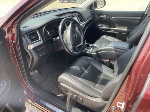 Used 2019 Toyota Highlander Limited Platinum AWD/4WD image 10