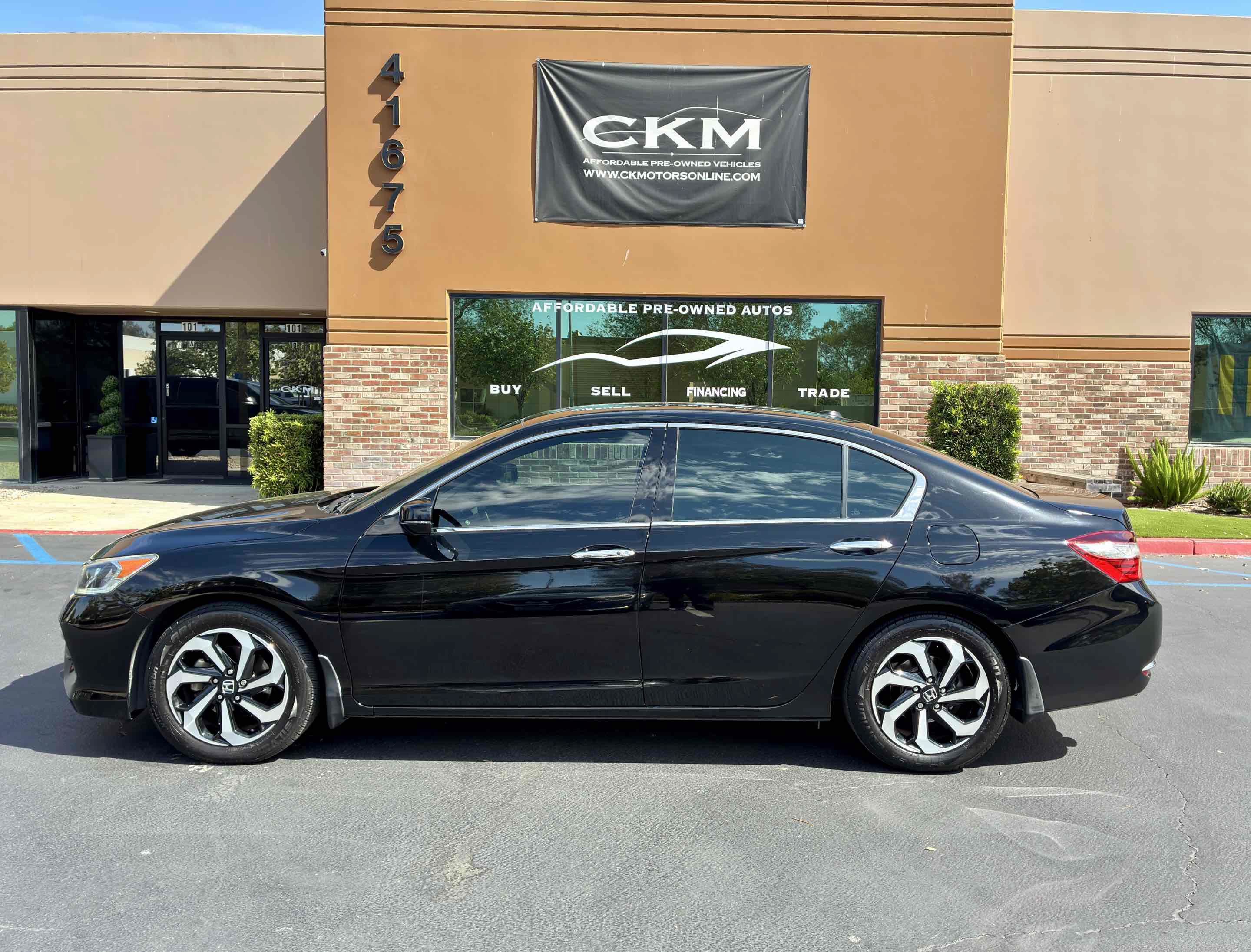 Used 2017 Honda Accord EX-L image 3