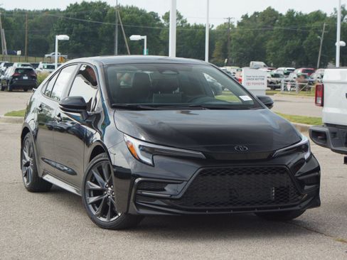 Used 2026 Toyota Corolla XSE FWD image 7