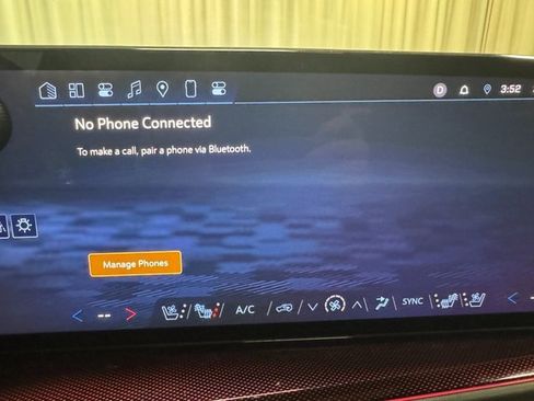 Used 2025 Chevrolet Traverse RS image 24