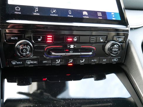 New 2025 Jeep Grand Cherokee Limited w/ Black Appearance Package image 15