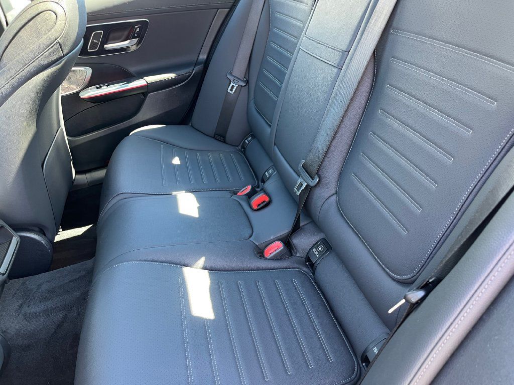 Used 2026 Mercedes-Benz C 300 4MATIC Sedan image 13