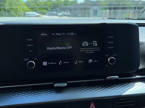 Used 2024 Kia Carnival LX FWD image 31