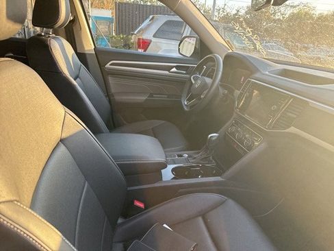 Used 2023 Volkswagen Atlas SE image 13