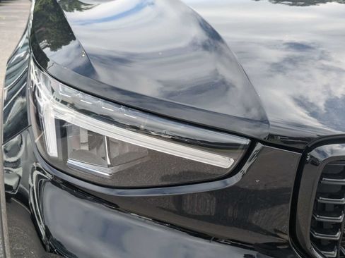 Certified 2025 Volvo XC40 B5 Plus AWD/4WD image 10