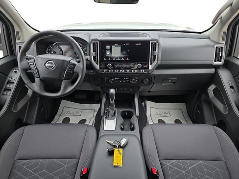 Used 2025 Nissan Frontier SV w/ SV Convenience Package image 12