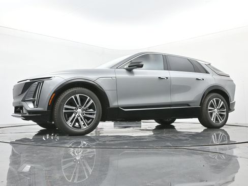New 2025 Cadillac Lyriq Luxury image 16