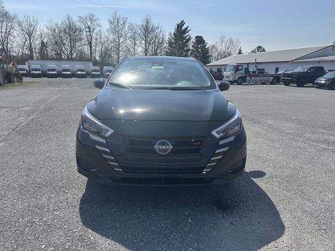Used 2025 Nissan Versa SR image 8