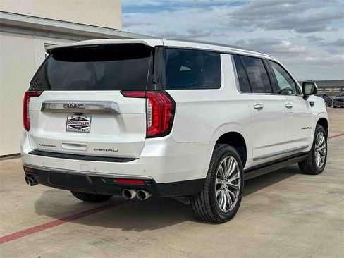 Used 2021 GMC Yukon XL Denali w/ Denali Premium Package image 3