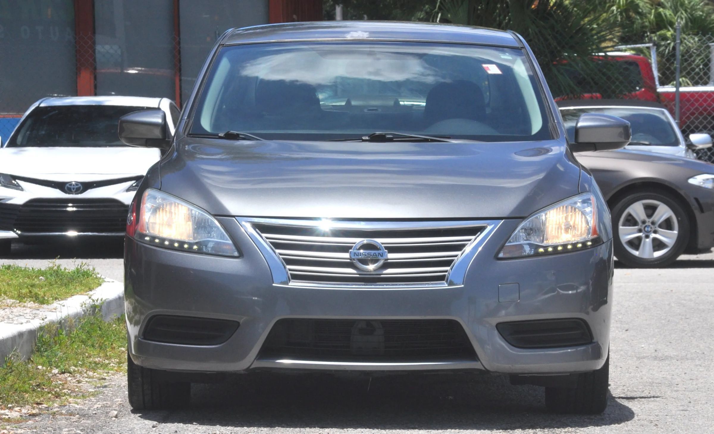 Used 2015 Nissan Sentra SV FWD image 2