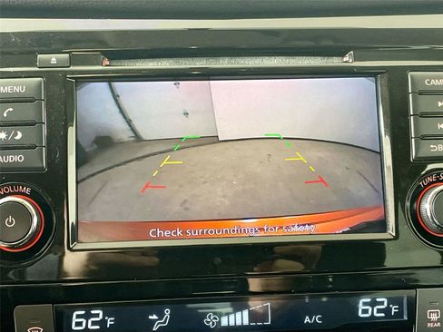 Used 2018 Nissan Rogue SV image 6