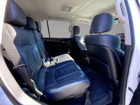 Used 2021 Lexus LX 570 4WD w/ Luxury Package image 20