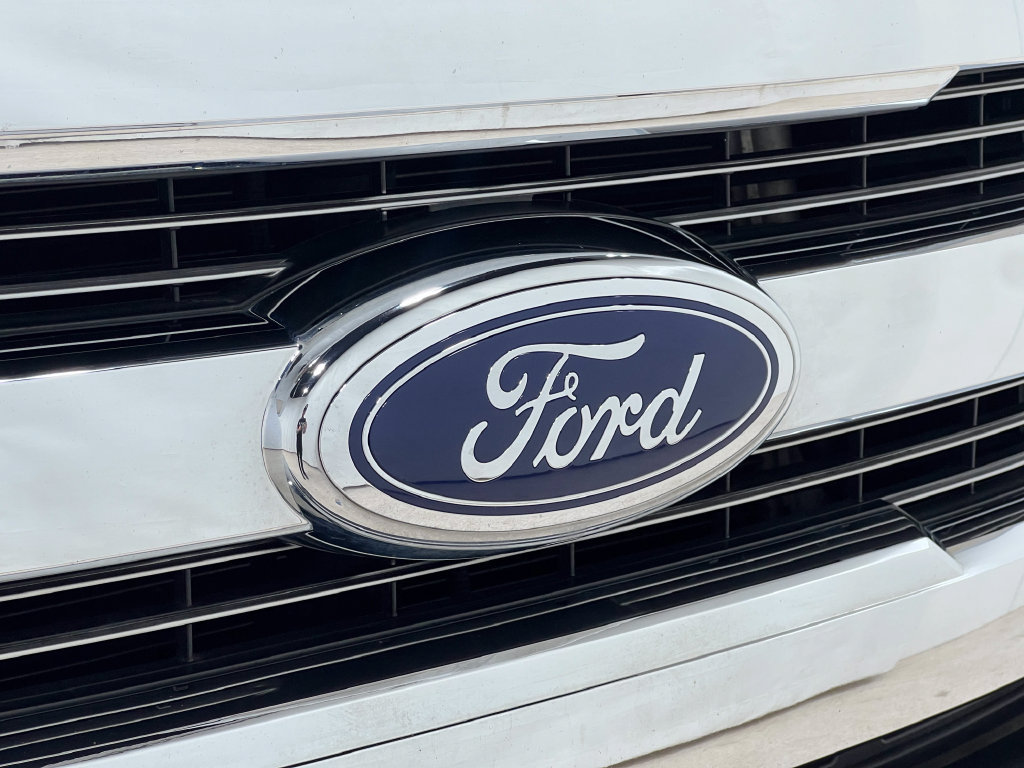Used 2017 Ford F150 Lariat w/ Equipment Group 502A Luxury AWD/4WD image 43