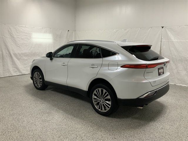 Used 2024 Toyota Venza XLE AWD/4WD image 7