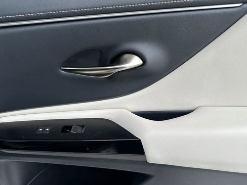 Certified 2025 Lexus ES 300h w/ Premium Package FWD image 18