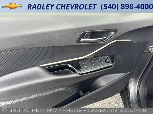 Used 2019 Toyota C-HR XLE FWD image 5