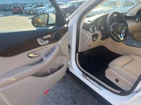 Used 2022 Mercedes-Benz GLC 300 4MATIC image 11