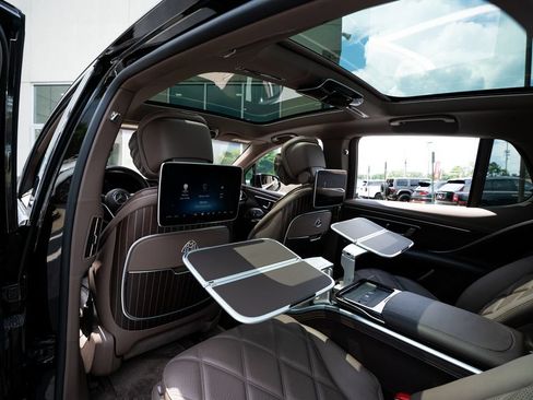 Used 2024 Mercedes-Benz Maybach EQS 680 4MATIC image 45