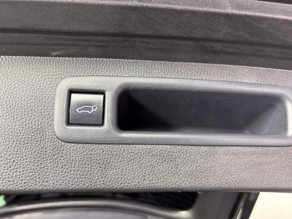 Used 2021 Toyota Highlander XSE FWD image 30