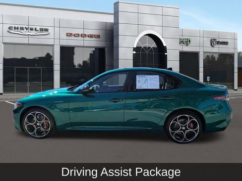 Used 2025 Alfa Romeo Giulia AWD w/ Veloce Package AWD image 7