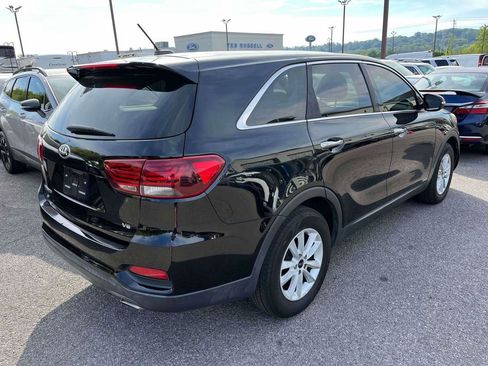 Used 2019 Kia Sorento LX image 2