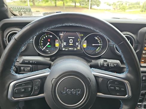 Used 2022 Jeep Wrangler Unlimited Rubicon 4xe w/ Cold Weather Group AWD/4WD image 23