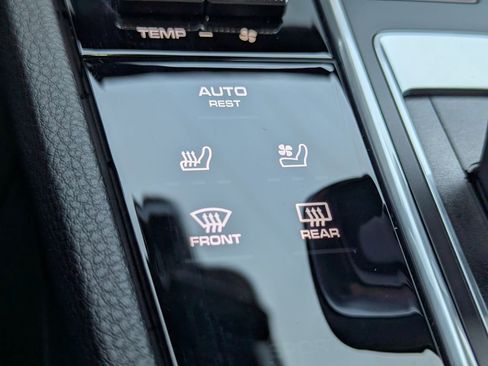 Used 2023 Porsche Cayenne Platinum Edition image 21