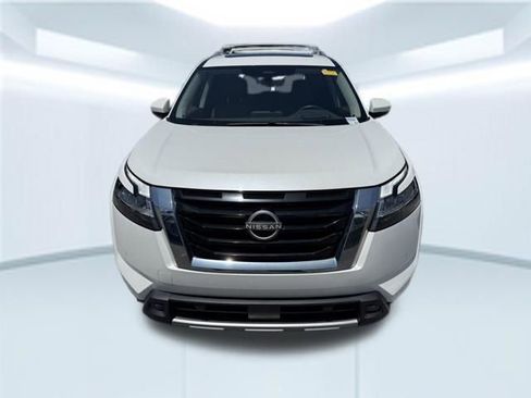 Used 2023 Nissan Pathfinder Platinum w/ Cargo Package AWD/4WD image 2