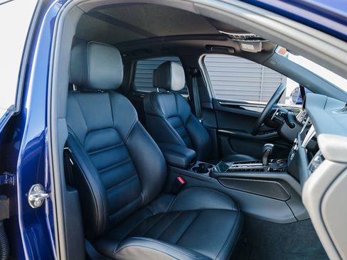 Certified 2025 Porsche Macan image 28