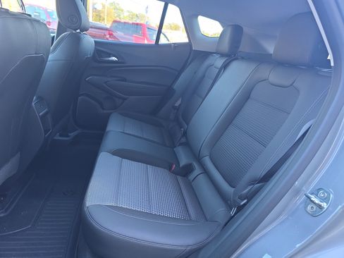 Used 2024 Chevrolet Trax LT w/ LT Convenience Package image 14