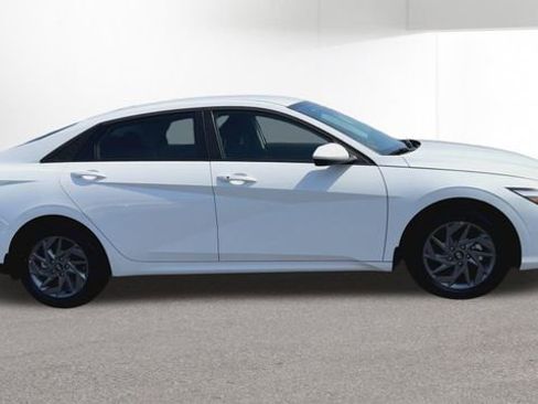 Used 2025 Hyundai Elantra Blue FWD image 84