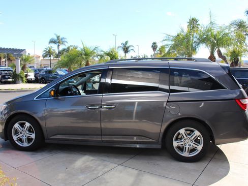 Used 2013 Honda Odyssey Touring Elite image 6