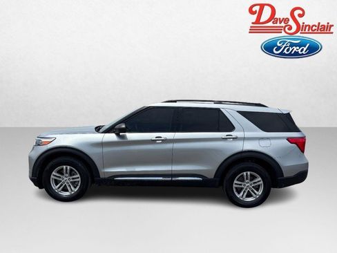 Used 2023 Ford Explorer XLT AWD/4WD image 10