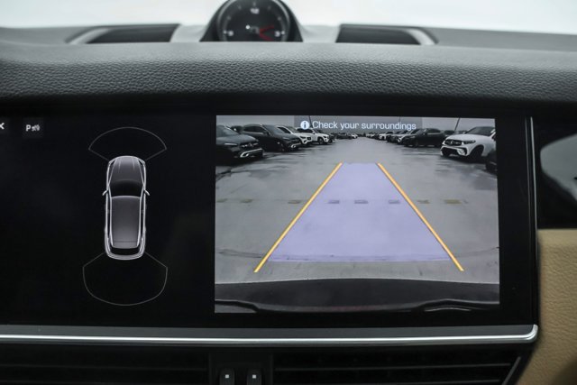 Used 2020 Porsche Cayenne AWD/4WD image 18